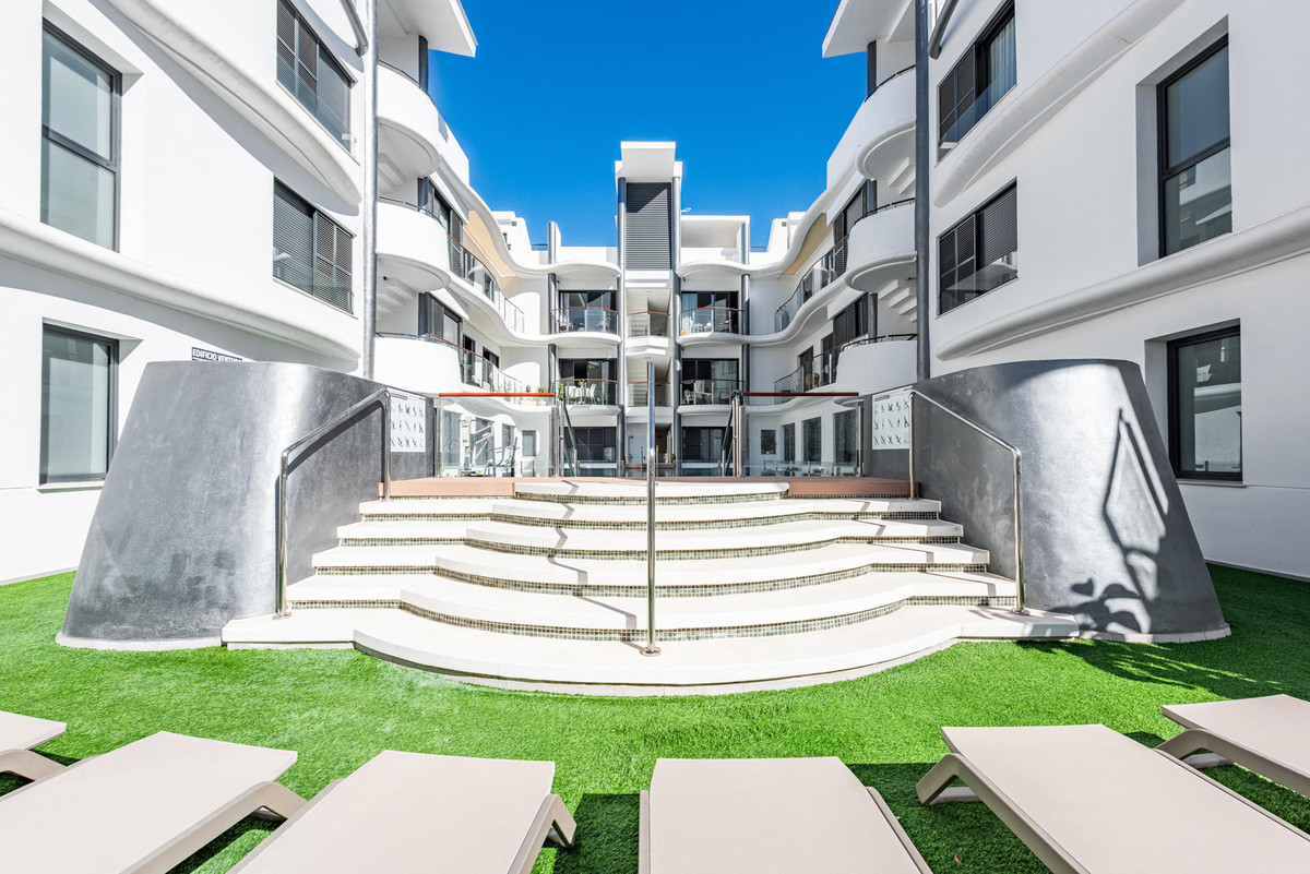 Te koop Middle Floor Apartment Costa Del Sol Estepona € 799.000,-