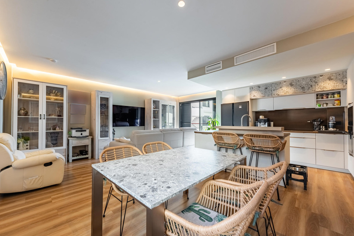 Te koop Middle Floor Apartment Costa Del Sol Estepona € 799.000,-