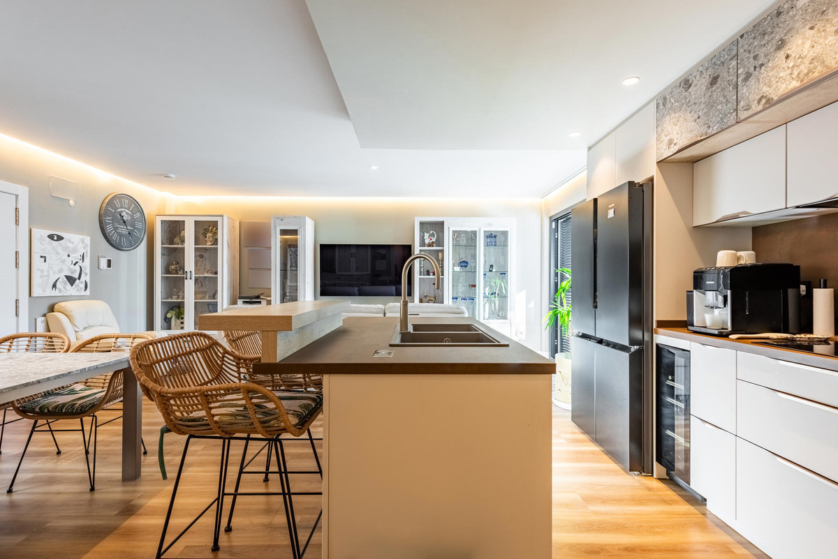 Te koop Middle Floor Apartment Costa Del Sol Estepona € 799.000,-