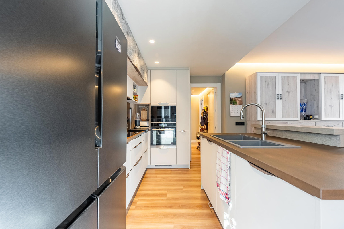 Te koop Middle Floor Apartment Costa Del Sol Estepona € 799.000,-