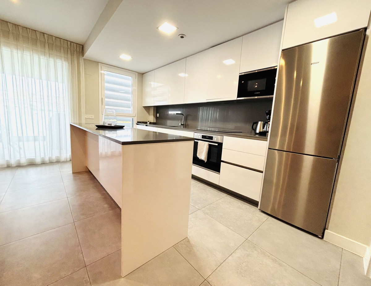 Te koop Middle Floor Apartment Costa Del Sol La Cala De Mijas € 665.000,-