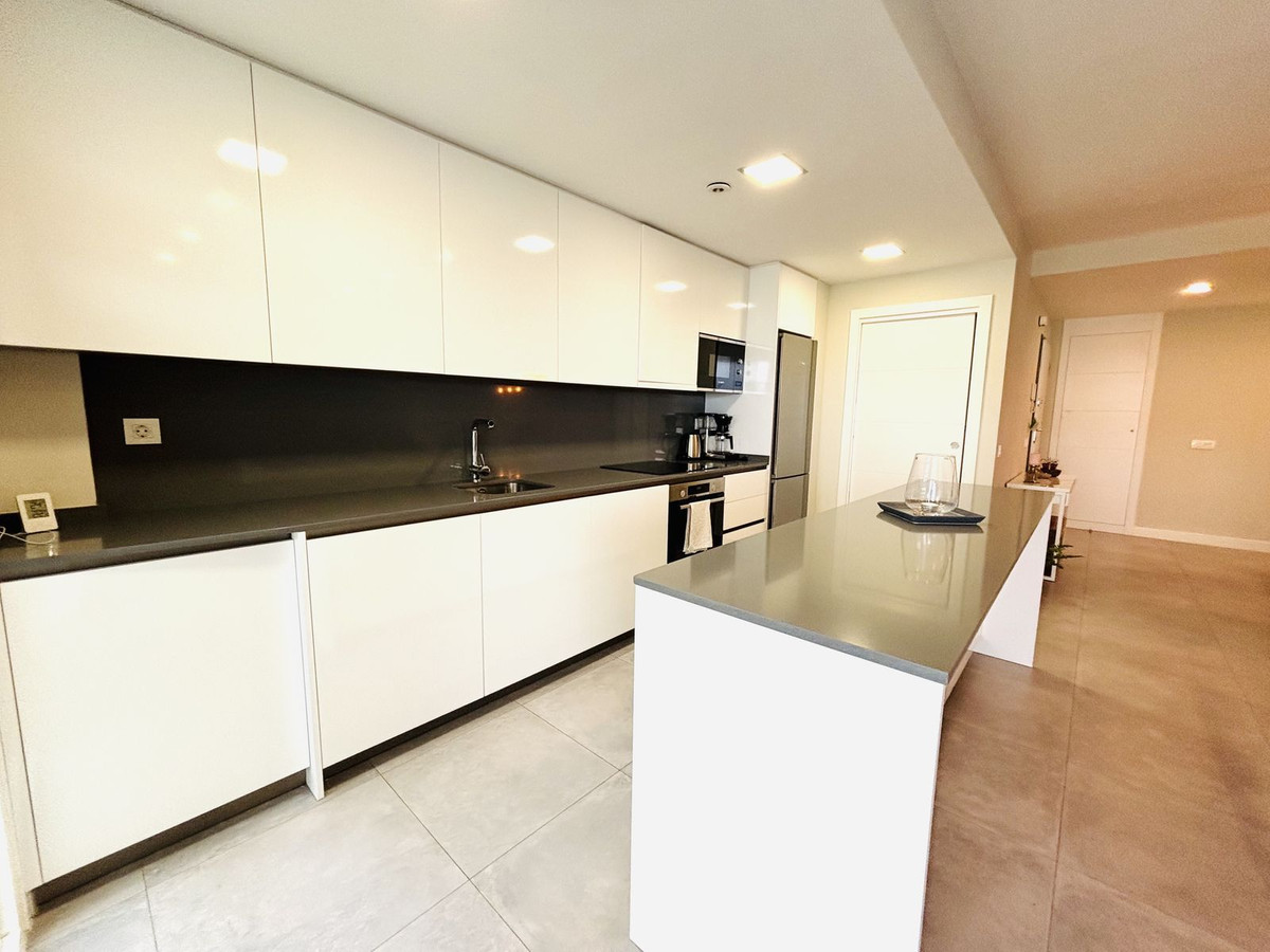 Te koop Middle Floor Apartment Costa Del Sol La Cala De Mijas € 665.000,-