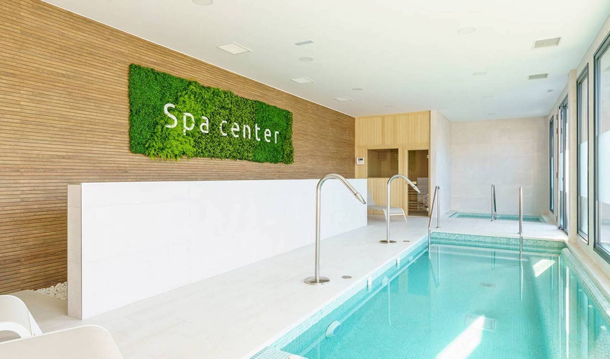 Te koop Middle Floor Apartment Costa Del Sol La Cala De Mijas € 665.000,-