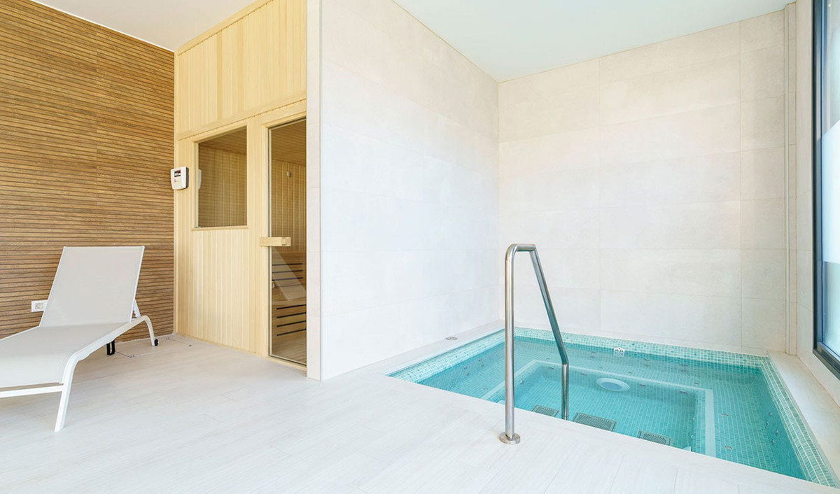 Te koop Middle Floor Apartment Costa Del Sol La Cala De Mijas € 665.000,-