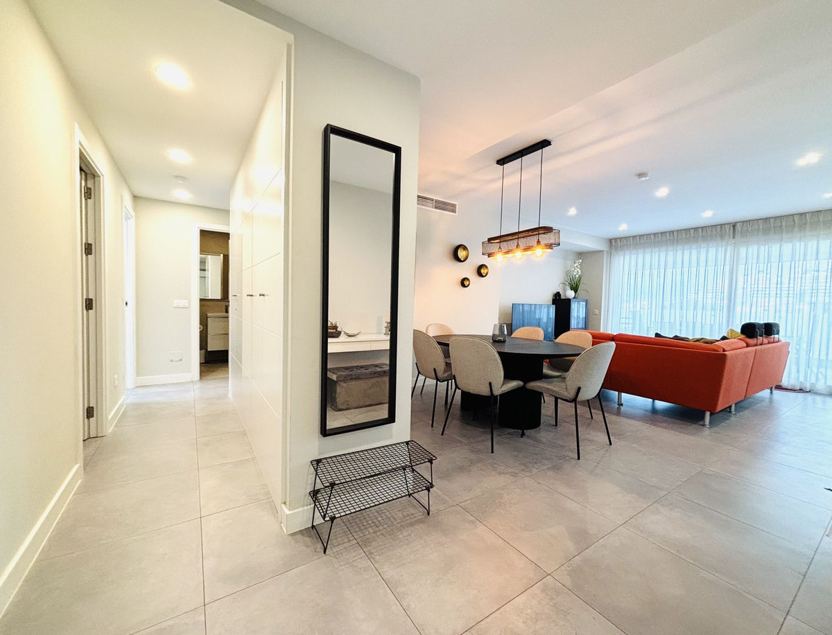 Te koop Middle Floor Apartment Costa Del Sol La Cala De Mijas € 665.000,-