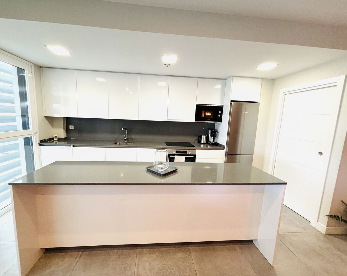 Te koop Middle Floor Apartment Costa Del Sol La Cala De Mijas € 665.000,-