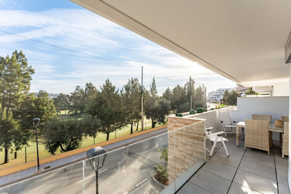 Te koop Middle Floor Apartment Costa Del Sol La Cala De Mijas € 575.000,-