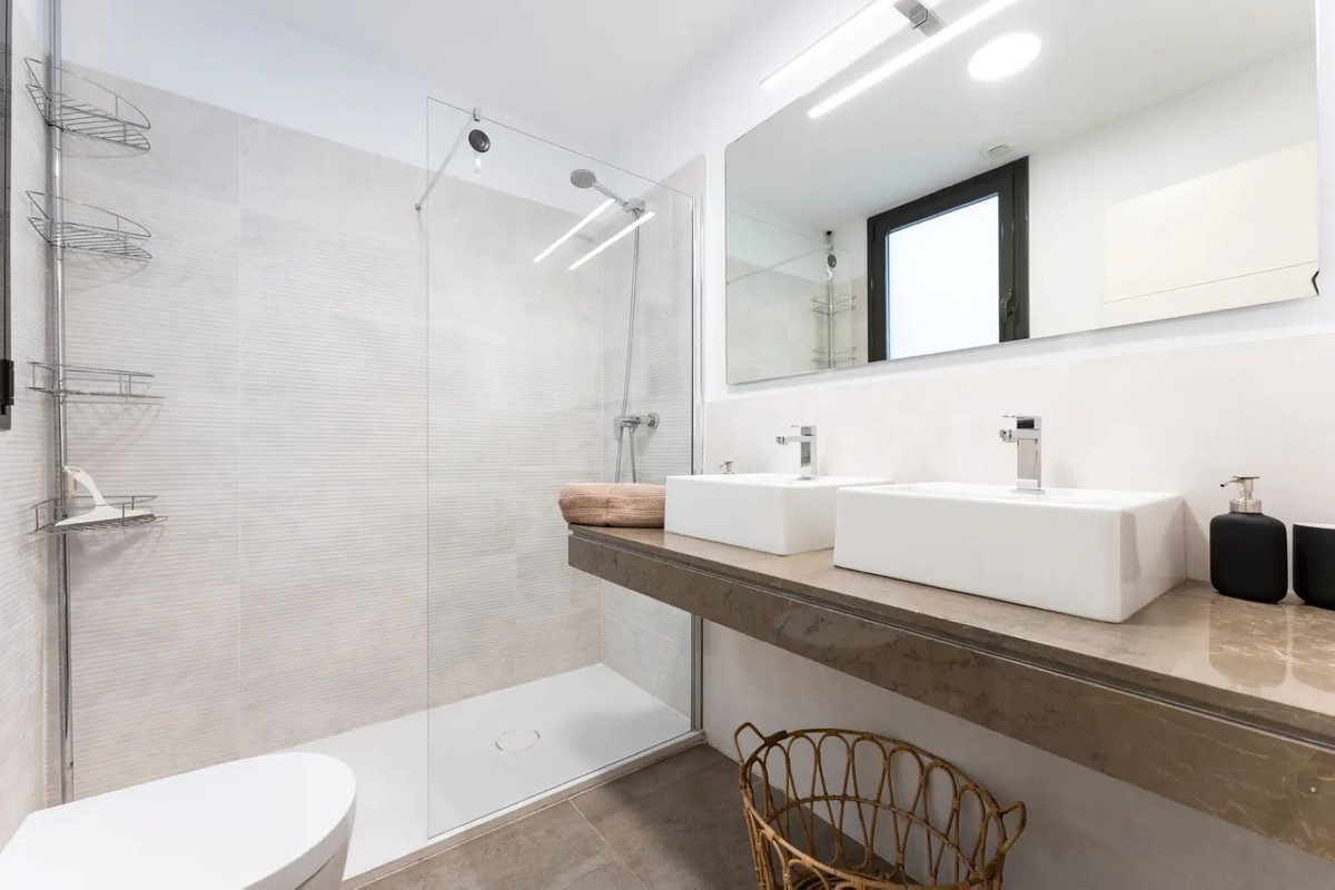 Te koop Middle Floor Apartment Costa Del Sol La Cala De Mijas € 575.000,-