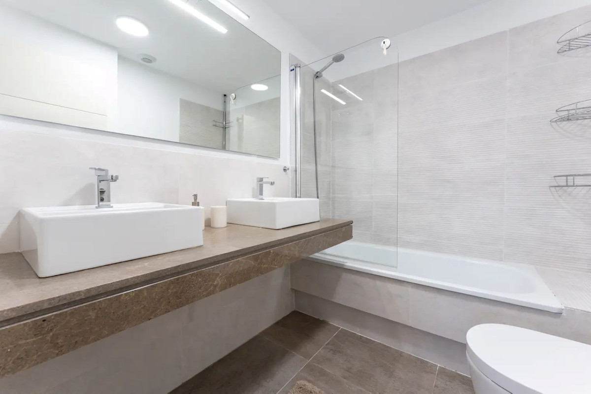 Te koop Middle Floor Apartment Costa Del Sol La Cala De Mijas € 575.000,-