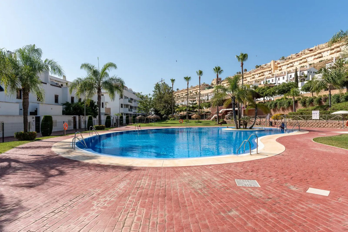 Te koop Middle Floor Apartment Costa Del Sol La Cala De Mijas € 575.000,-