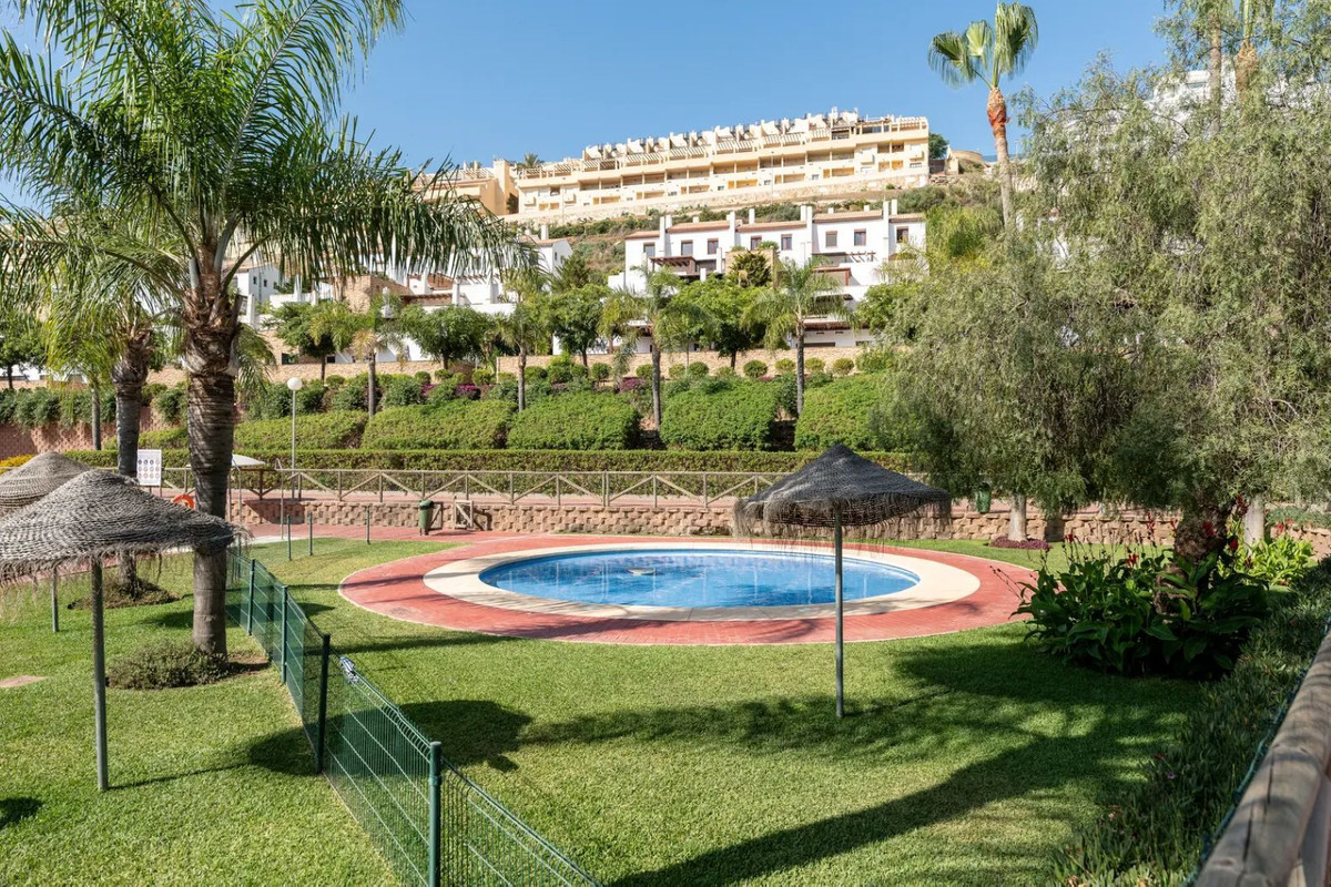 Te koop Middle Floor Apartment Costa Del Sol La Cala De Mijas € 575.000,-