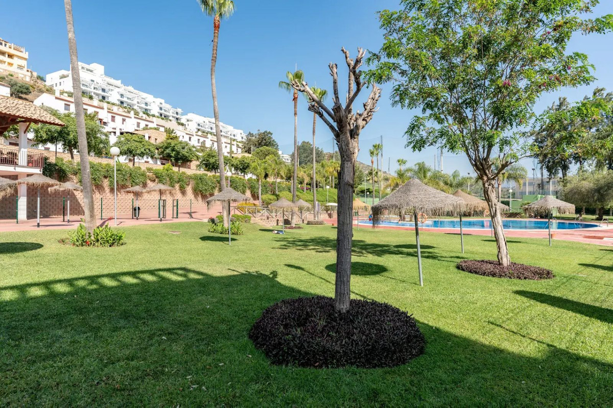 Te koop Middle Floor Apartment Costa Del Sol La Cala De Mijas € 575.000,-