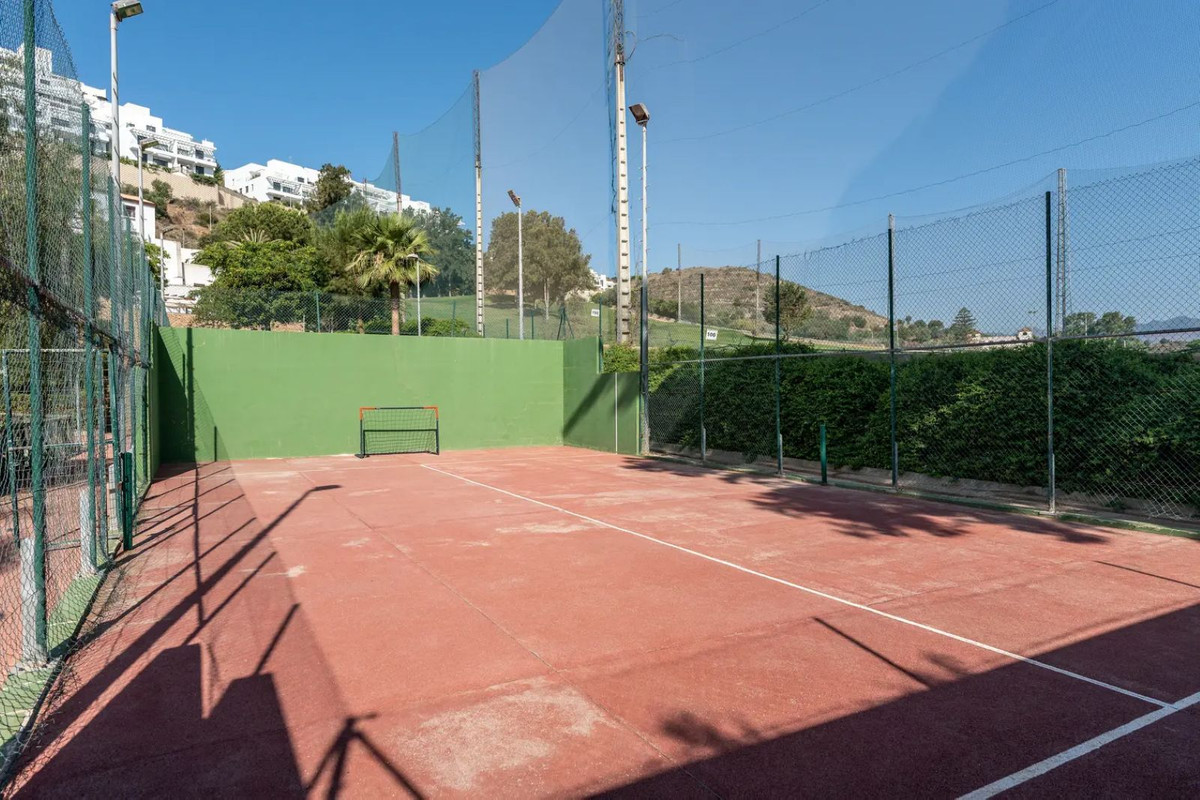 Te koop Middle Floor Apartment Costa Del Sol La Cala De Mijas € 575.000,-