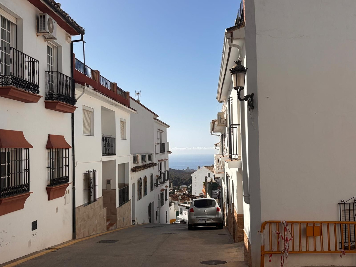 Te koop Middle Floor Apartment Costa Del Sol Ojén € 230.000,-