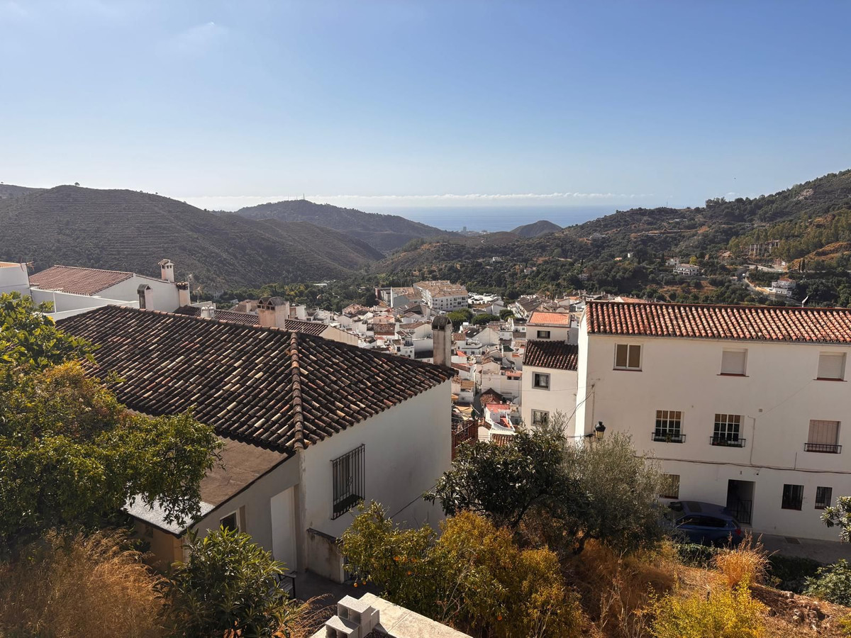 Te koop Middle Floor Apartment Costa Del Sol Ojén € 230.000,-