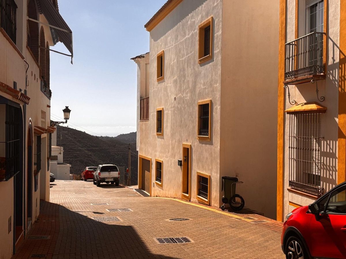 Te koop Middle Floor Apartment Costa Del Sol Ojén € 230.000,-