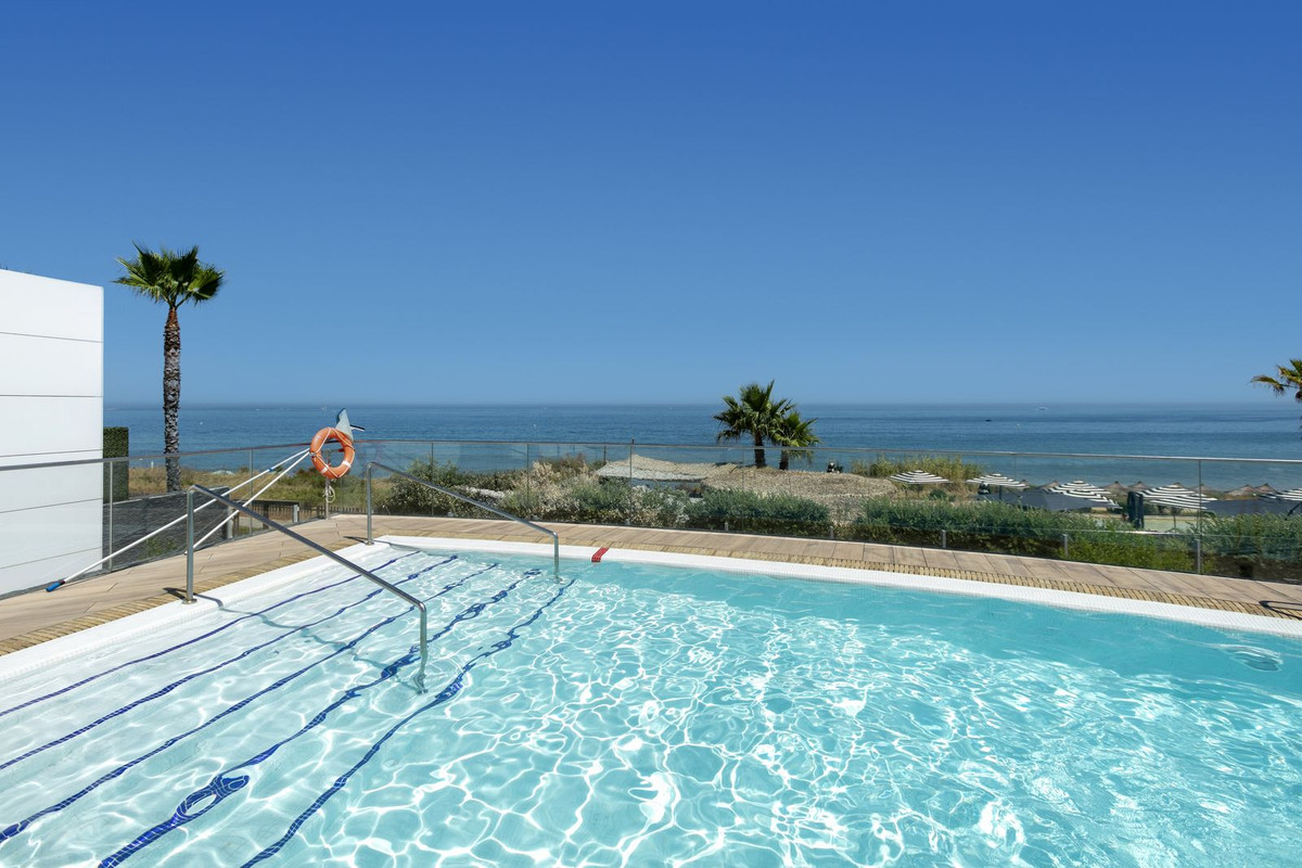Te koop Middle Floor Apartment Costa Del Sol Estepona € 1.700.000,-