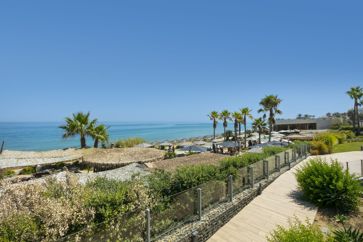 Te koop Middle Floor Apartment Costa Del Sol Estepona € 1.700.000,-