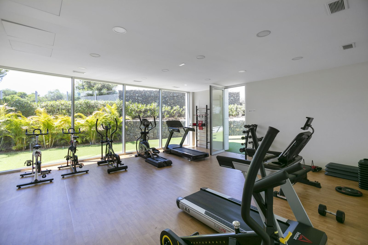 Te koop Middle Floor Apartment Costa Del Sol Estepona € 1.700.000,-