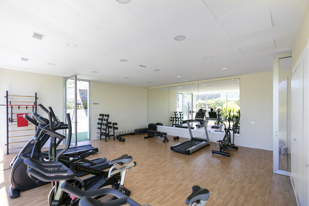 Te koop Middle Floor Apartment Costa Del Sol Estepona € 1.700.000,-