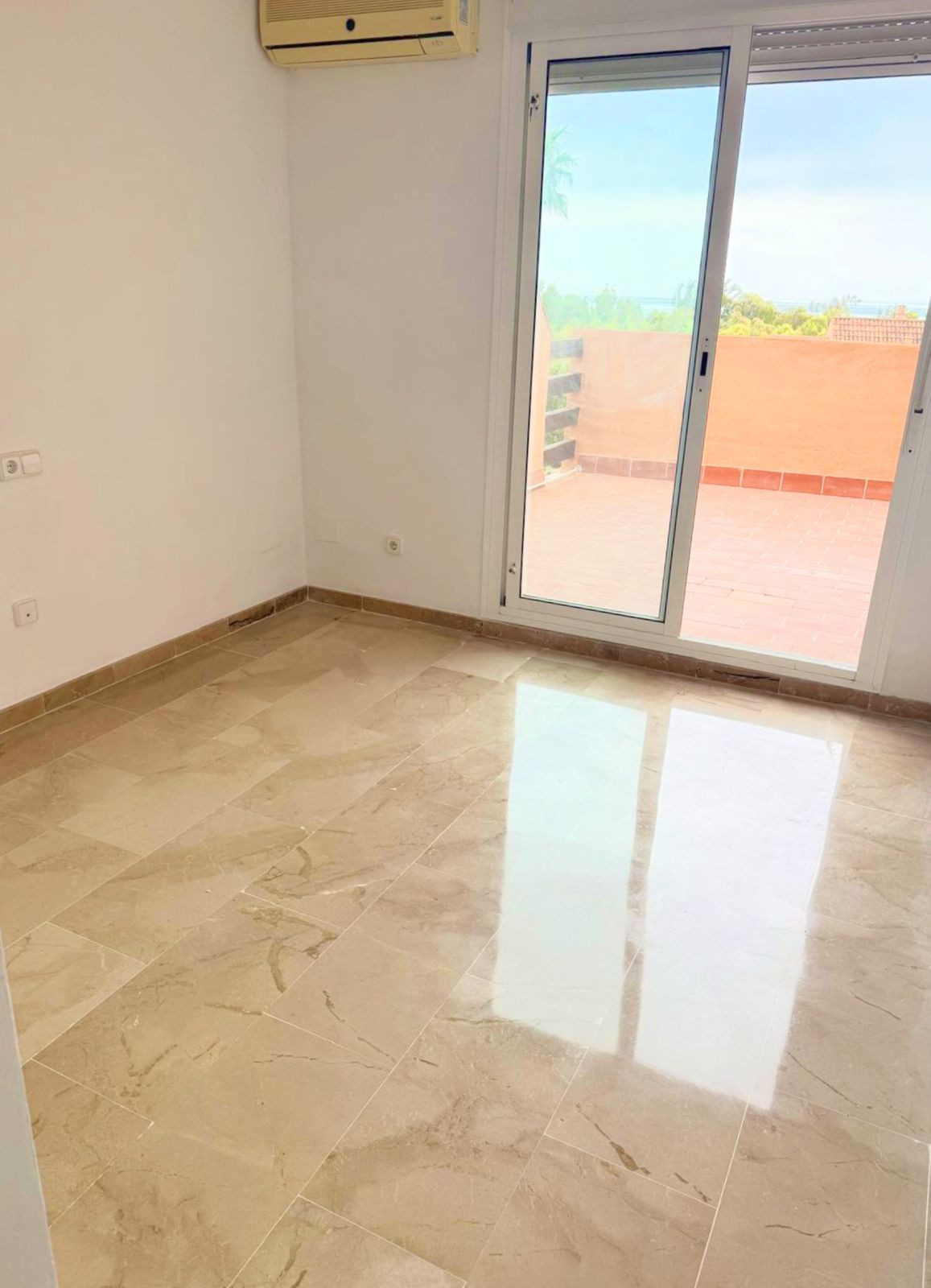 Te koop Penthouse Duplex Costa Del Sol Casares Playa € 349.000,-