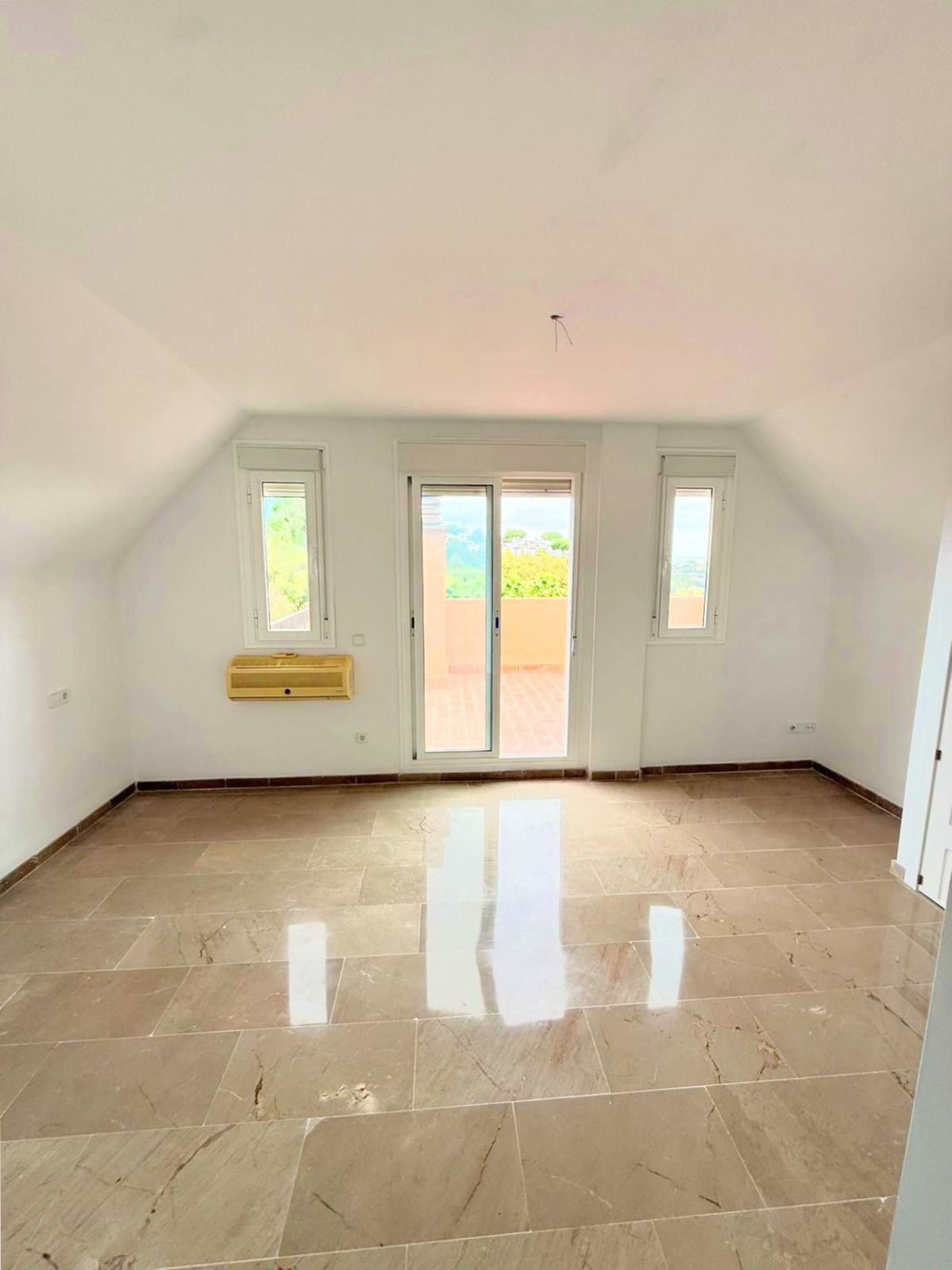 Te koop Penthouse Duplex Costa Del Sol Casares Playa € 349.000,-