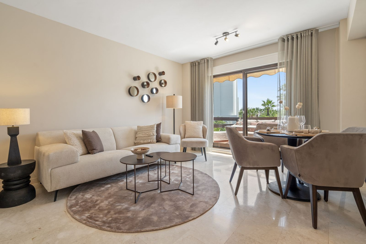 Te koop Middle Floor Apartment Costa Del Sol Estepona € 449.000,-