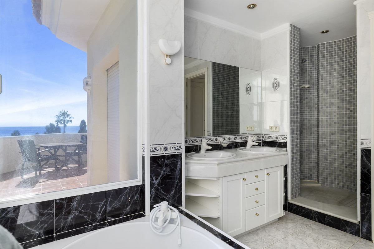 Te koop Vrijstaande Villa Costa Del Sol Hacienda Las Chapas € 1.995.000,-