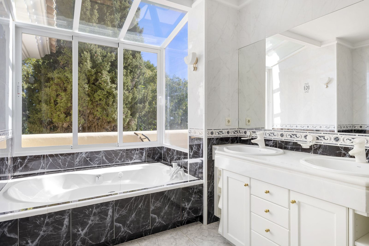 Te koop Vrijstaande Villa Costa Del Sol Hacienda Las Chapas € 1.995.000,-