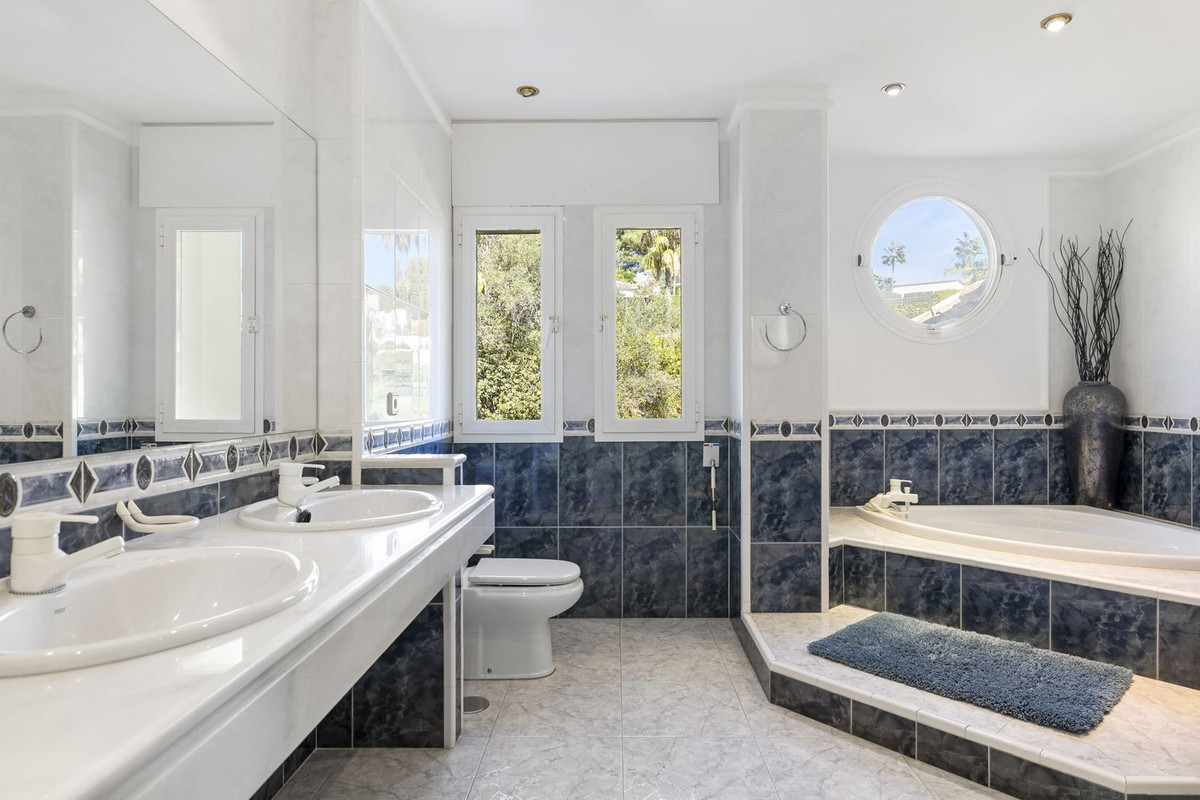 Te koop Vrijstaande Villa Costa Del Sol Hacienda Las Chapas € 1.995.000,-