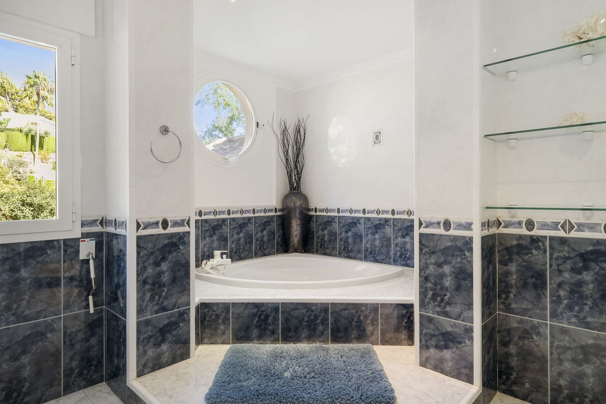 Te koop Vrijstaande Villa Costa Del Sol Hacienda Las Chapas € 1.995.000,-