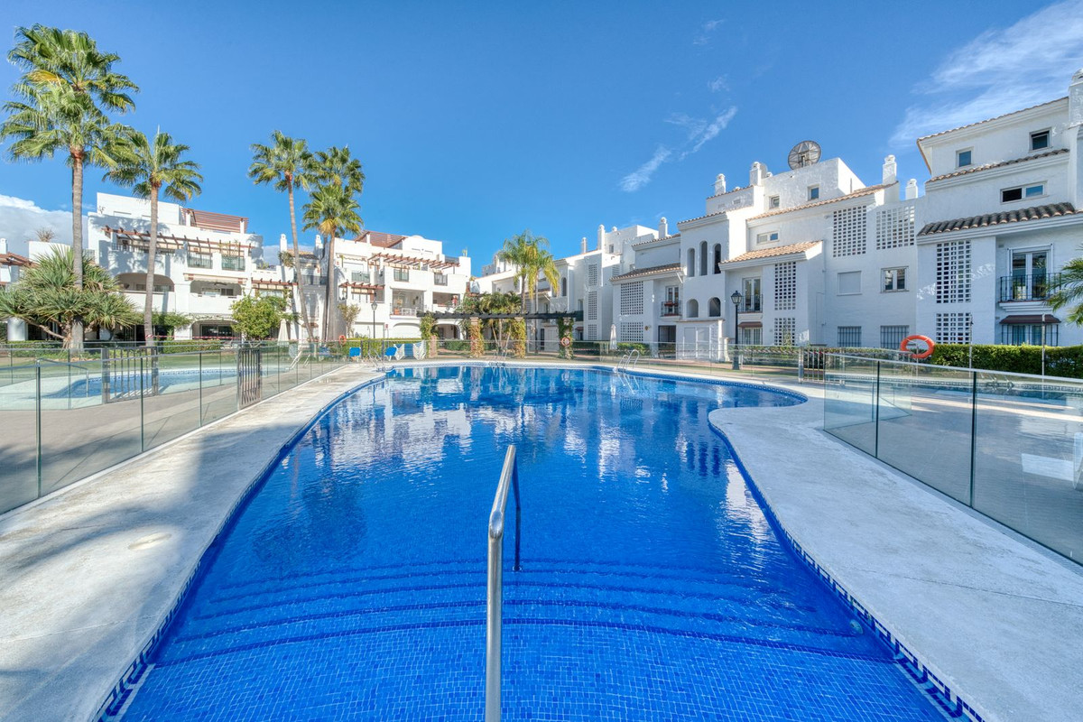 Te koop Middle Floor Apartment Costa Del Sol San Pedro De Alcántara € 595.000,-