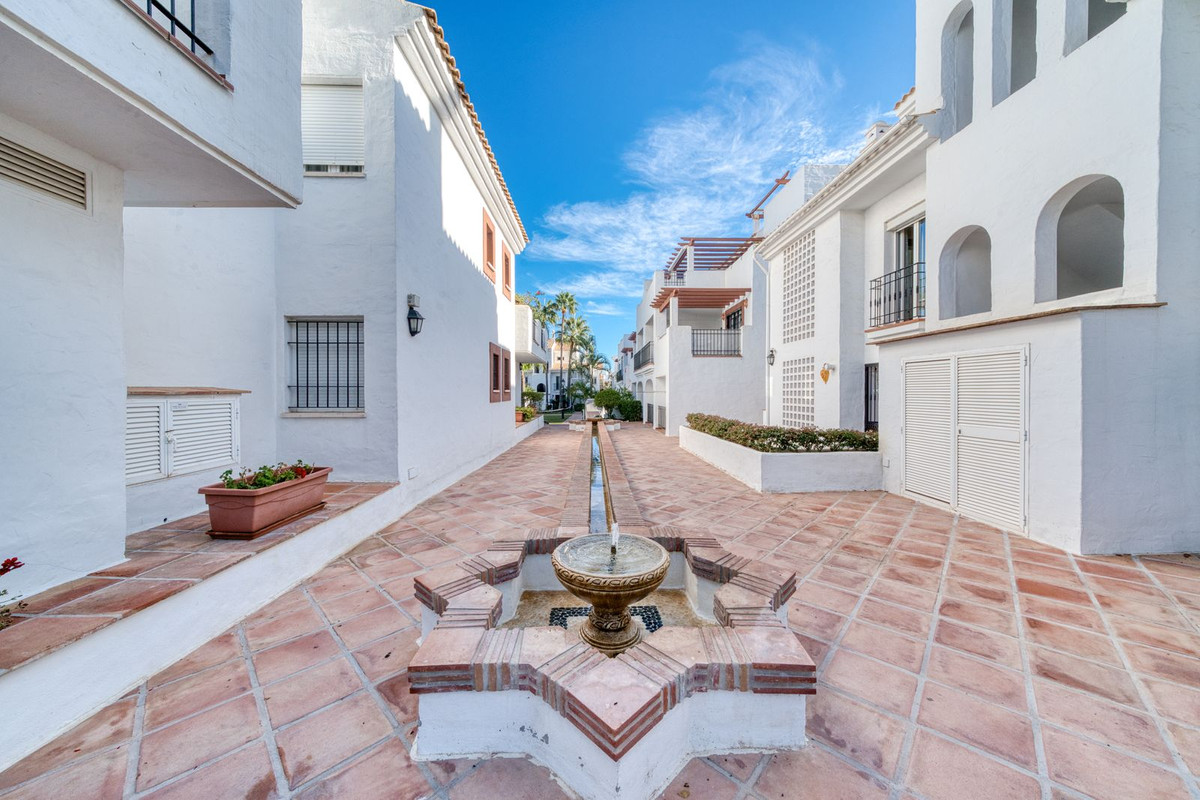 Te koop Middle Floor Apartment Costa Del Sol San Pedro De Alcántara € 595.000,-