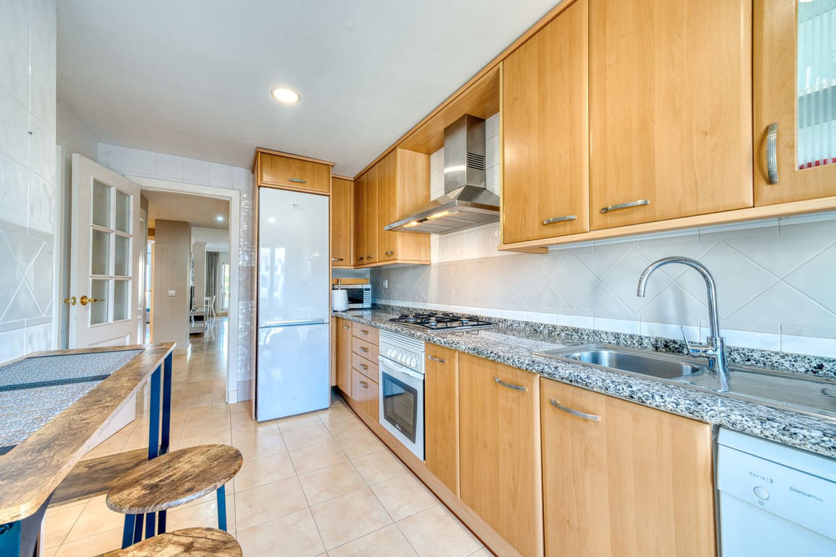 Te koop Middle Floor Apartment Costa Del Sol San Pedro De Alcántara € 595.000,-