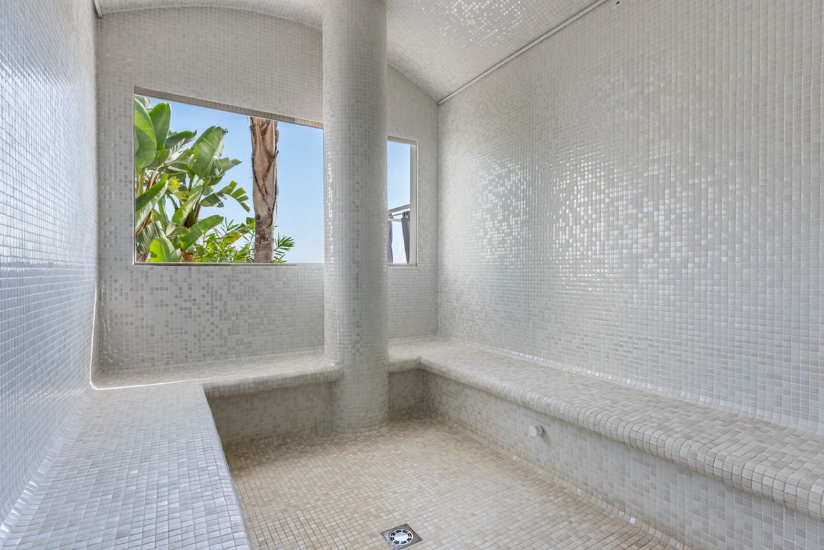 Te koop Middle Floor Apartment Costa Del Sol Fuengirola € 589.000,-