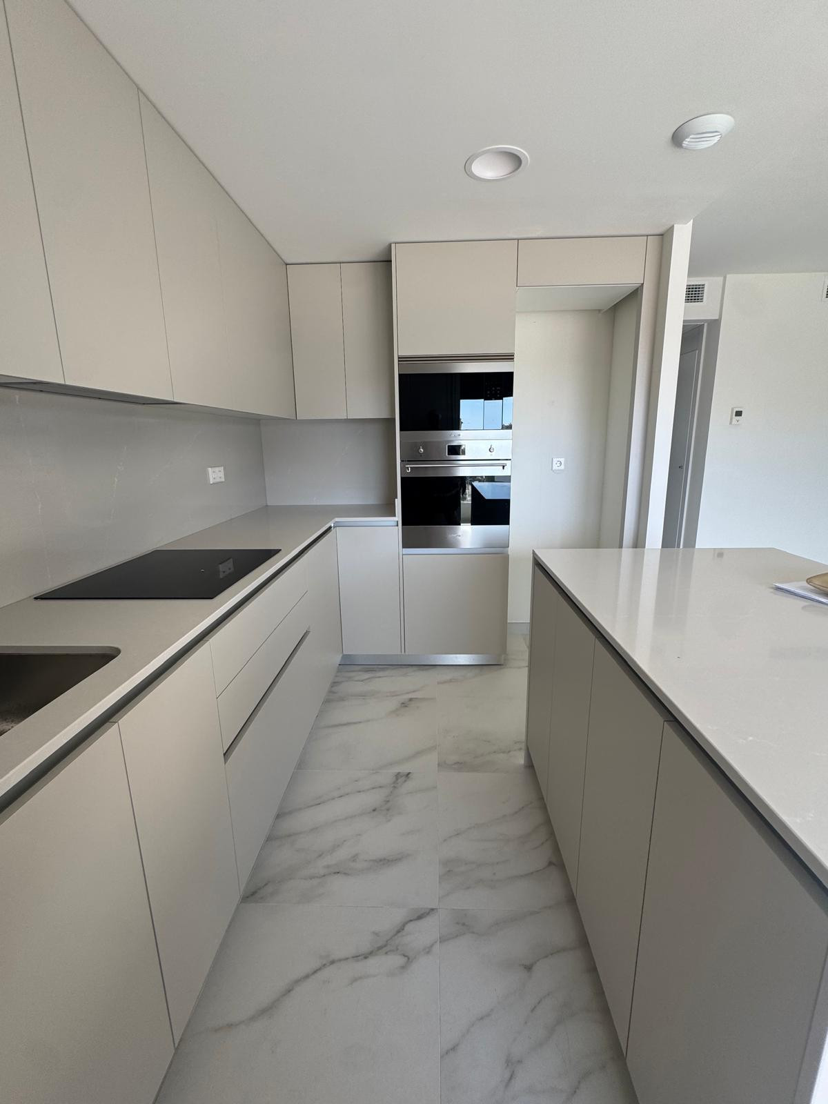 Te koop Middle Floor Apartment Costa Del Sol Estepona € 595.000,-