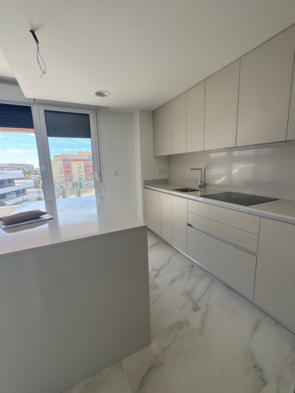 Te koop Middle Floor Apartment Costa Del Sol Estepona € 595.000,-