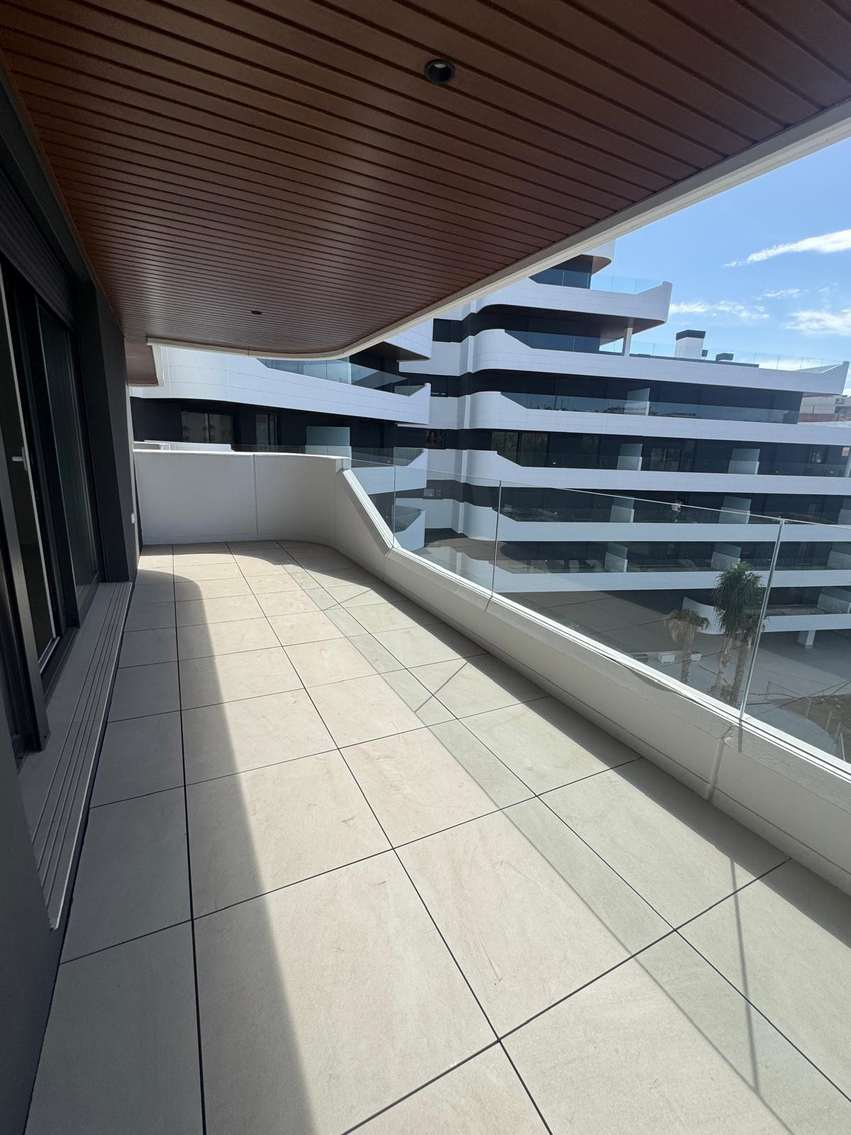 Te koop Middle Floor Apartment Costa Del Sol Estepona € 595.000,-