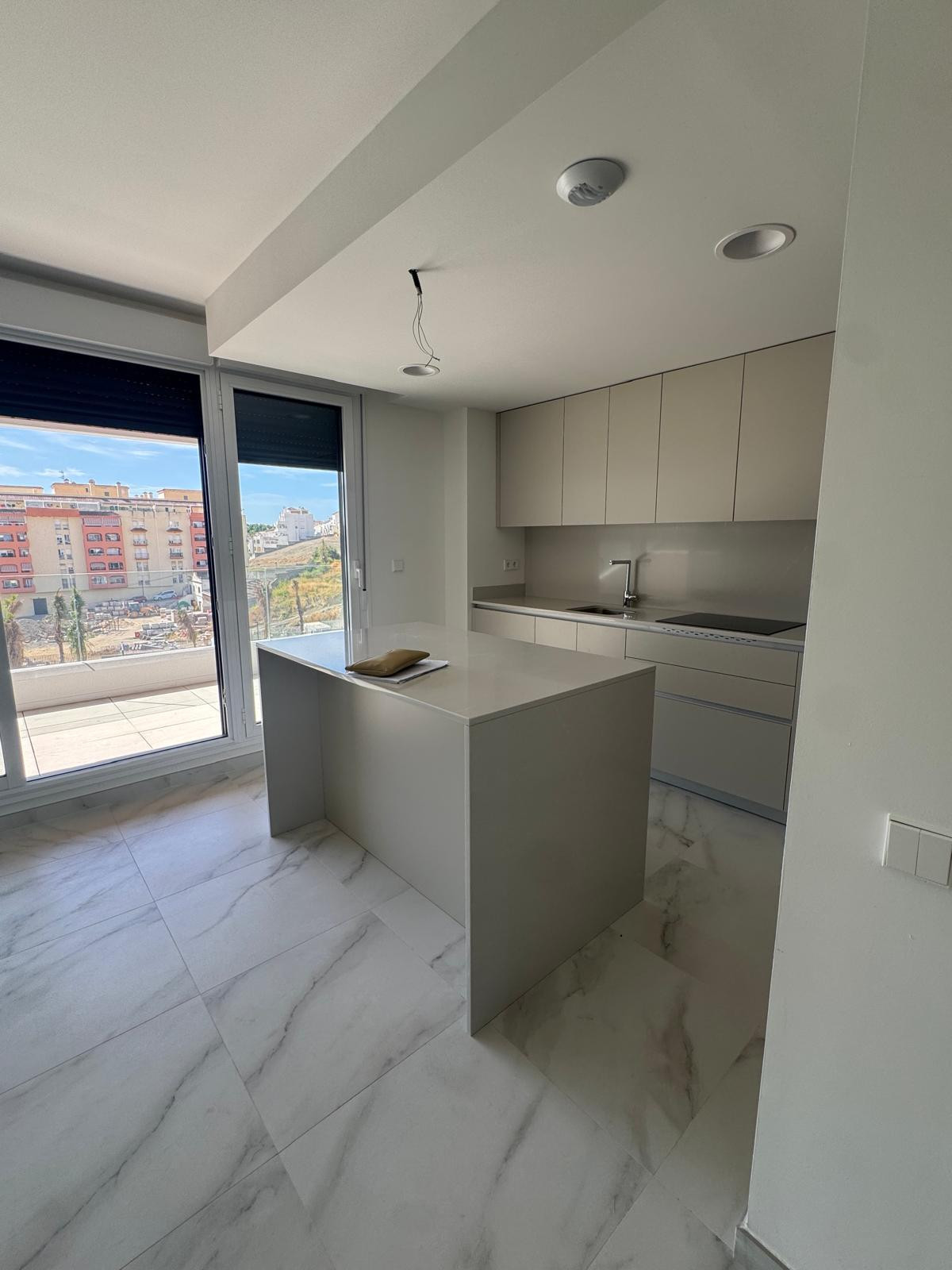 Te koop Middle Floor Apartment Costa Del Sol Estepona € 595.000,-