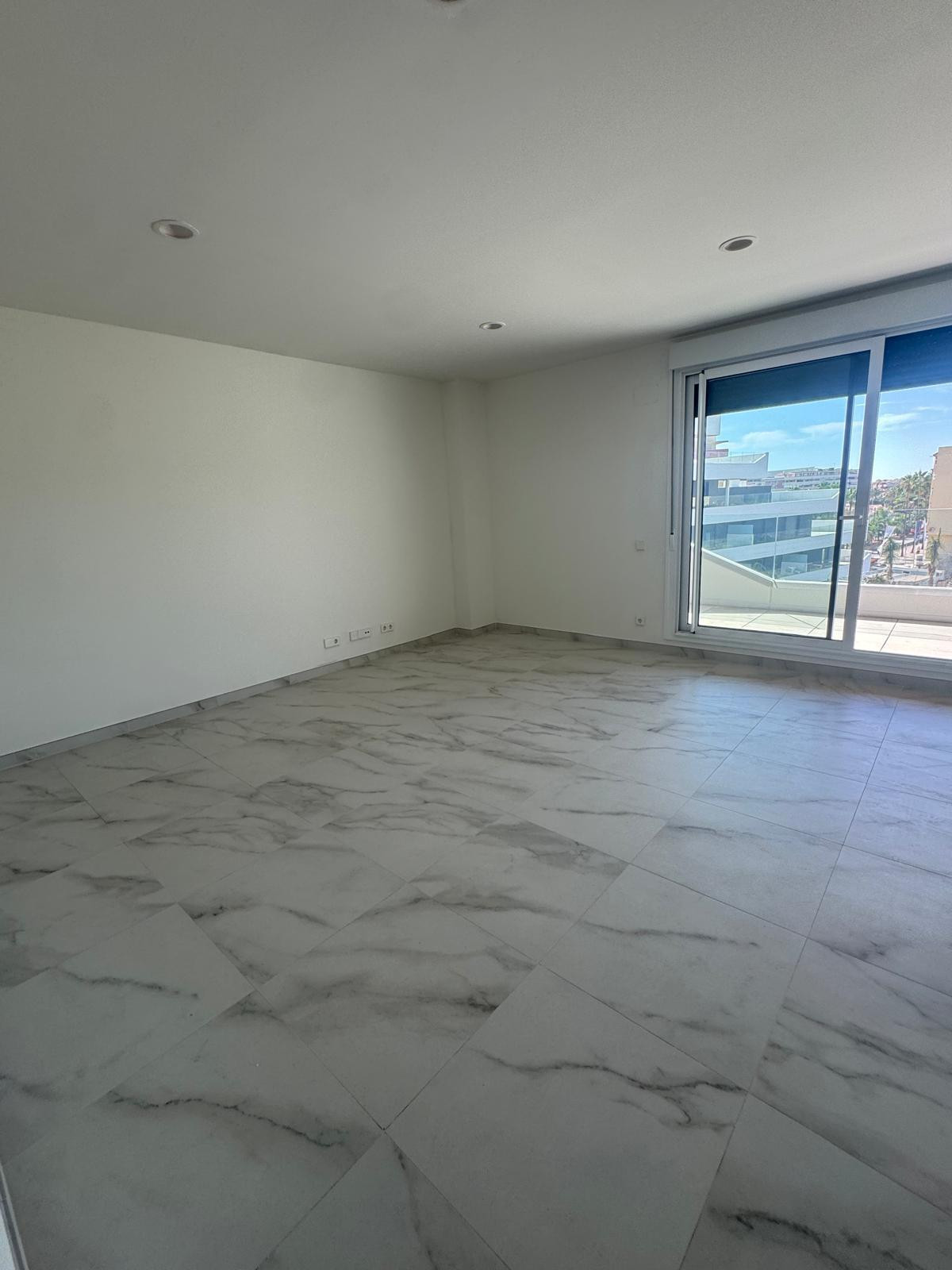 Te koop Middle Floor Apartment Costa Del Sol Estepona € 595.000,-