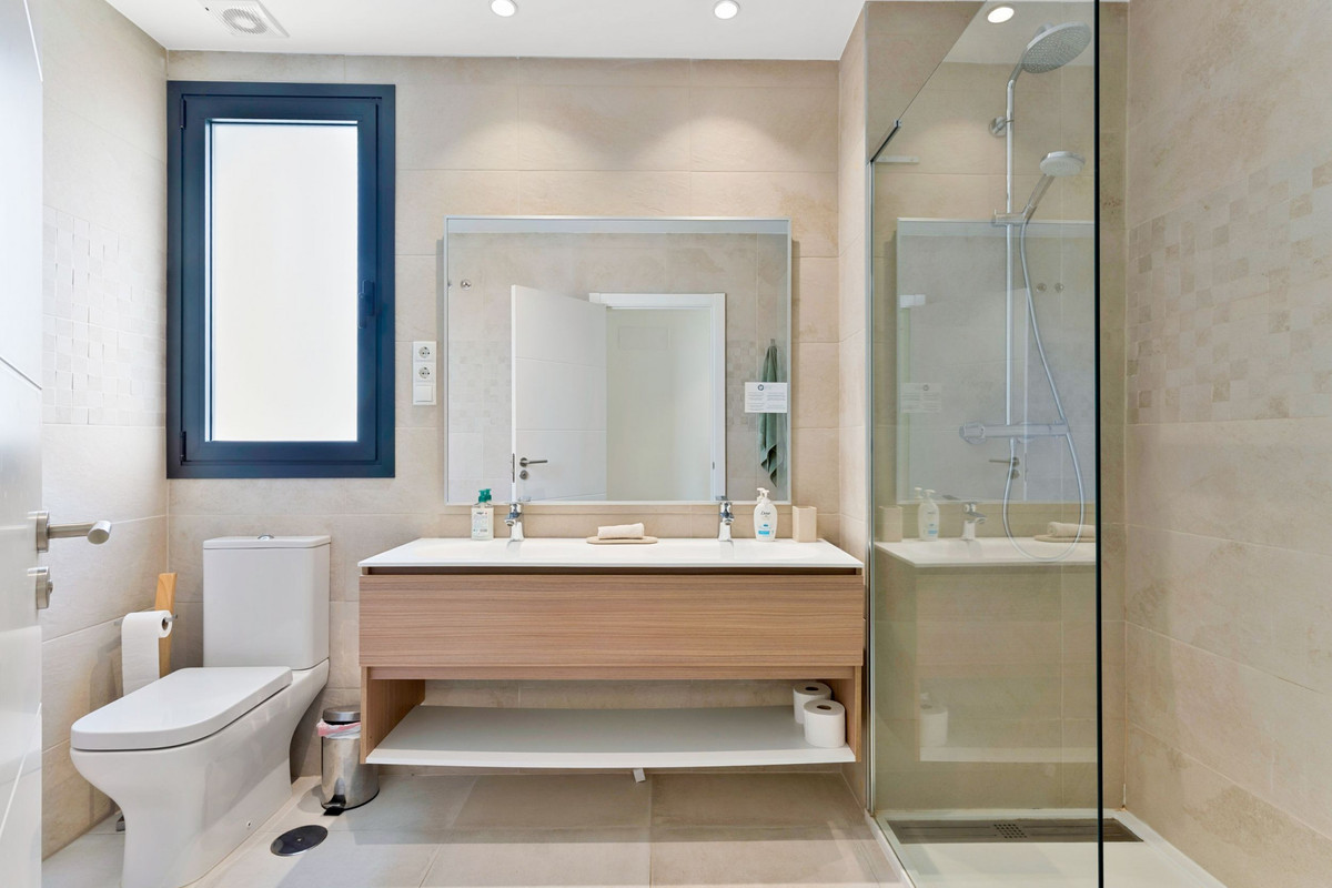 Te koop Middle Floor Apartment Costa Del Sol Estepona € 549.000,-