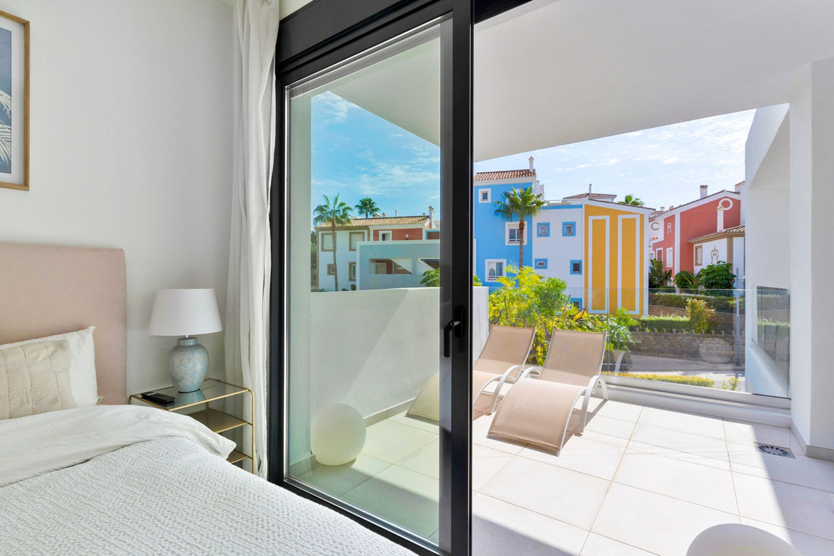 Te koop Middle Floor Apartment Costa Del Sol Estepona € 549.000,-