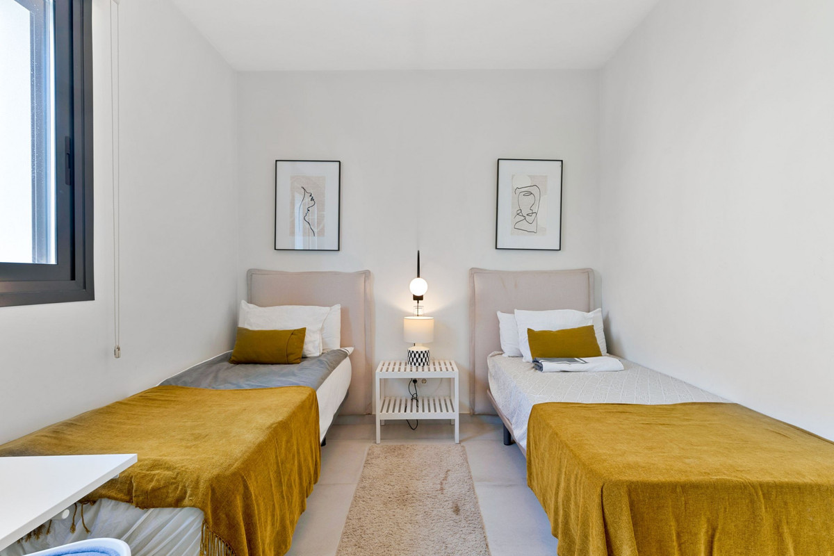 Te koop Middle Floor Apartment Costa Del Sol Estepona € 549.000,-