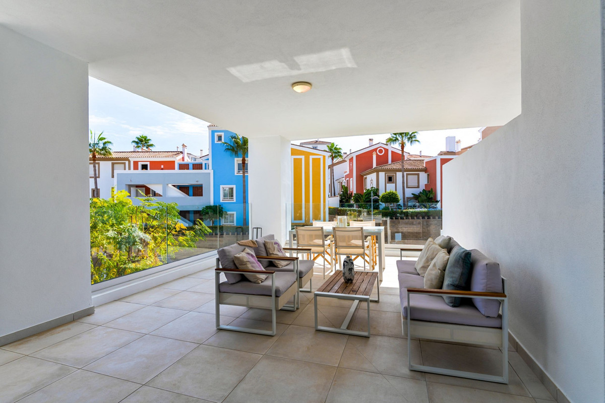 Te koop Middle Floor Apartment Costa Del Sol Estepona € 549.000,-