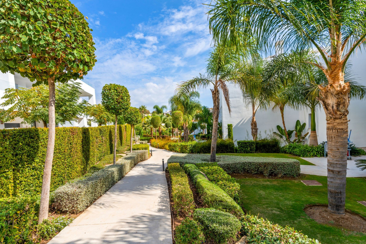 Te koop Middle Floor Apartment Costa Del Sol Estepona € 549.000,-