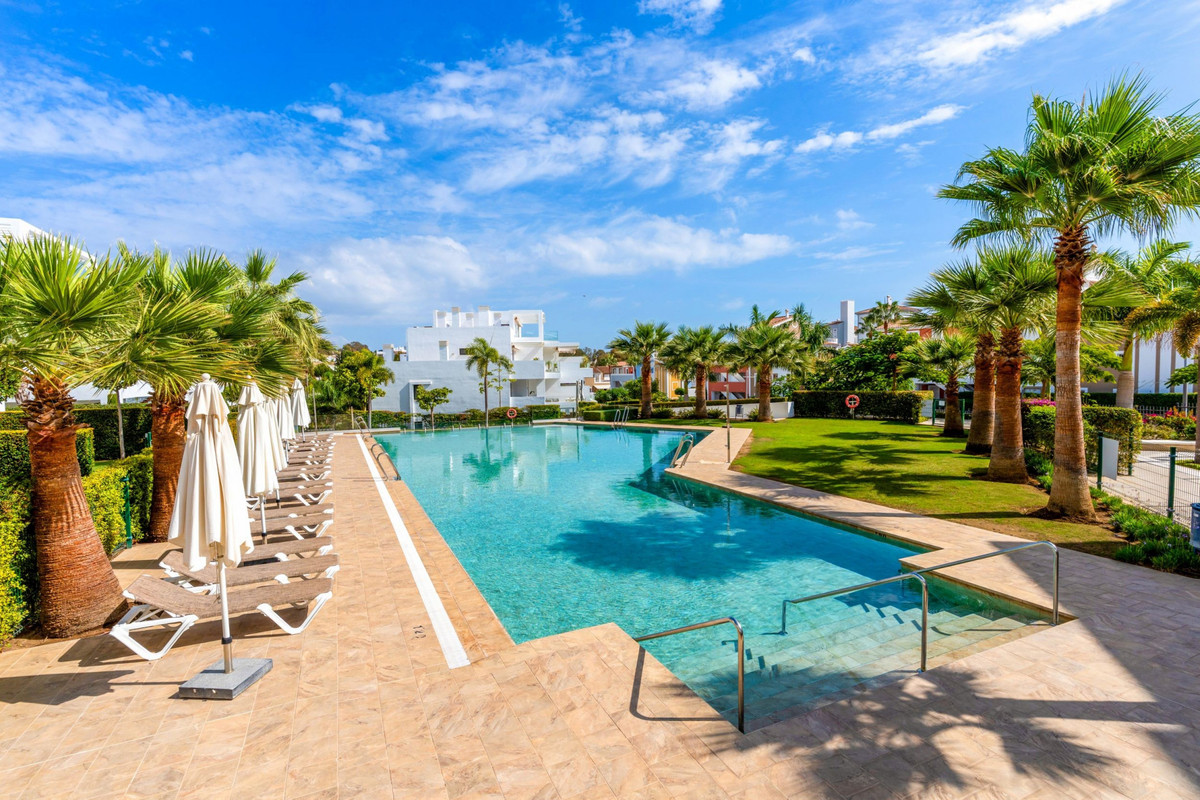 Te koop Middle Floor Apartment Costa Del Sol Estepona € 549.000,-