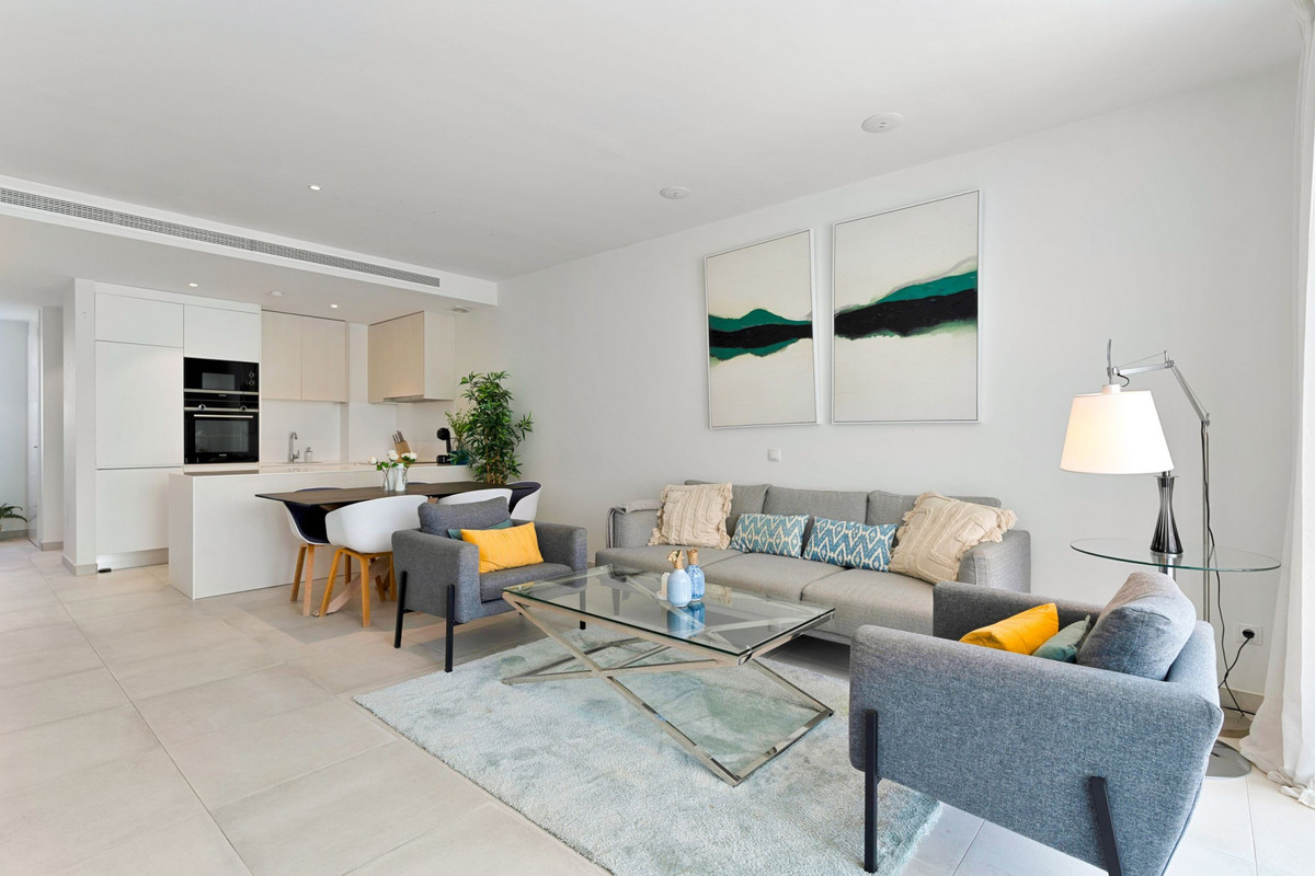 Te koop Middle Floor Apartment Costa Del Sol Estepona € 549.000,-