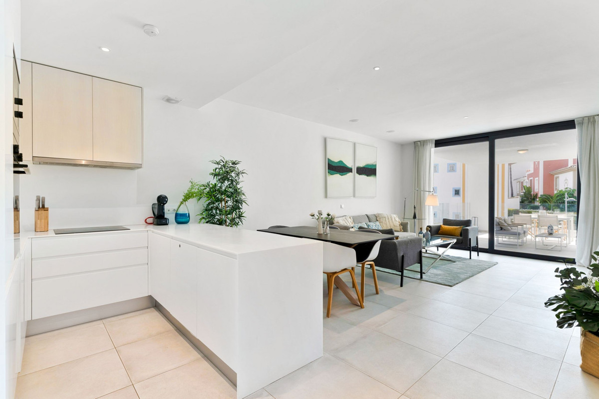 Te koop Middle Floor Apartment Costa Del Sol Estepona € 549.000,-