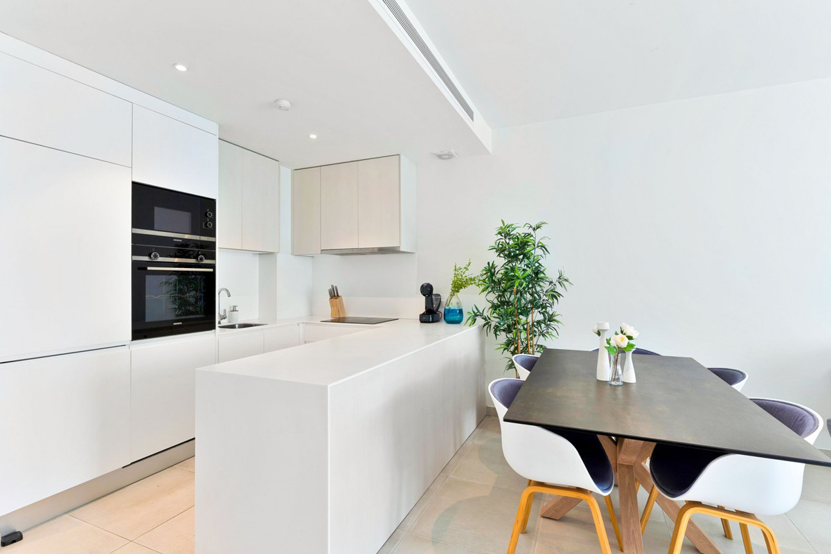 Te koop Middle Floor Apartment Costa Del Sol Estepona € 549.000,-