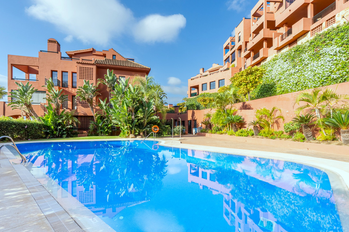 Te koop Middle Floor Apartment Costa Del Sol Calahonda € 439.000,-